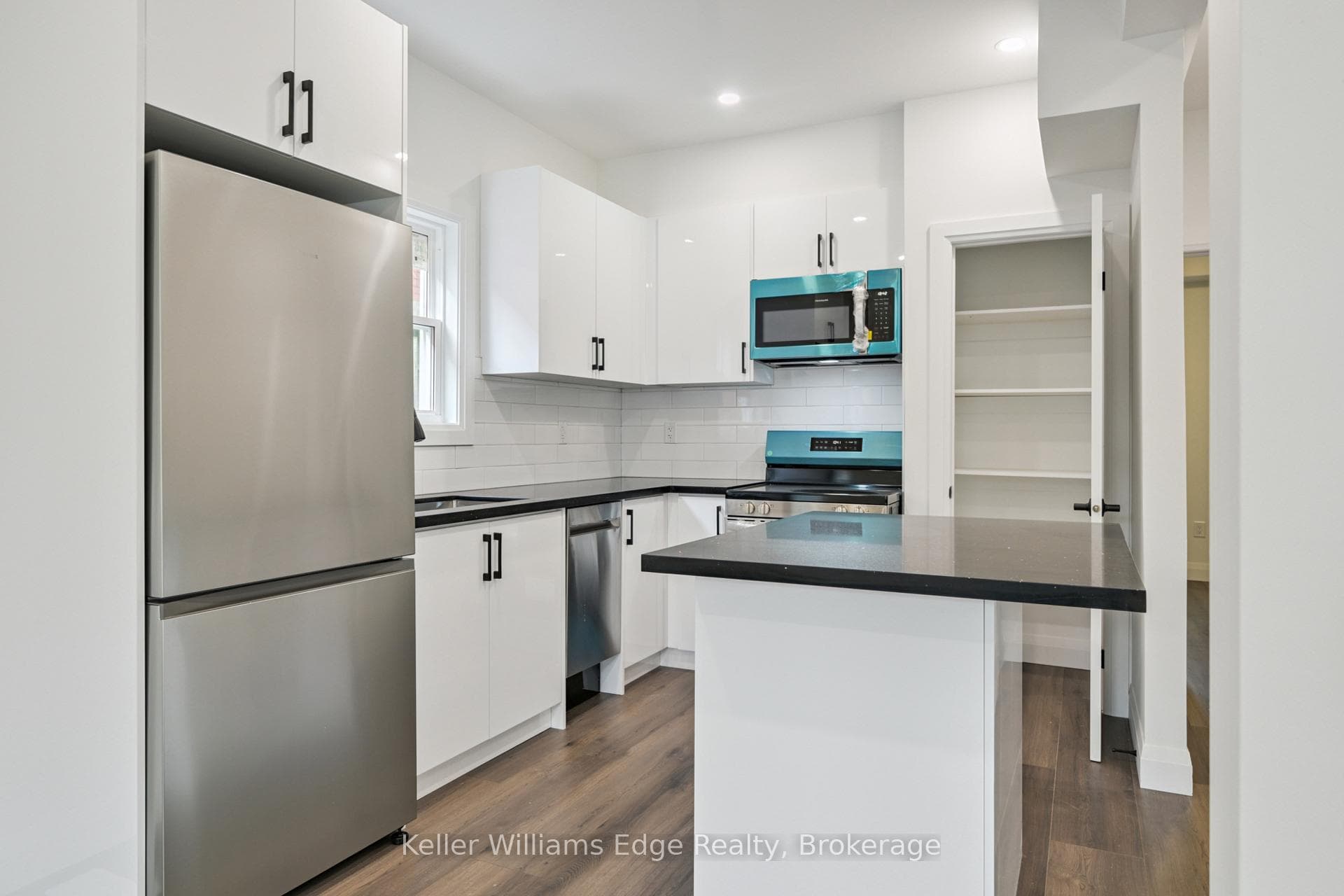 161 Weir Street photo 14
