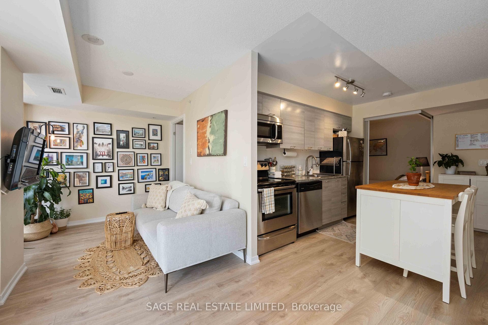 20 Joe Shuster Way Unit 1305 photo 8