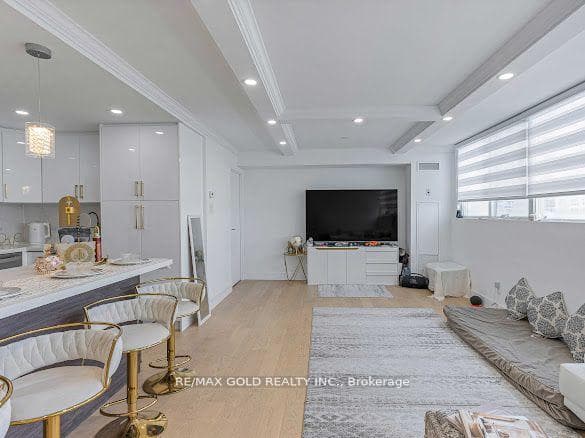 3700 Kaneff Crescent Unit 2108 photo 13