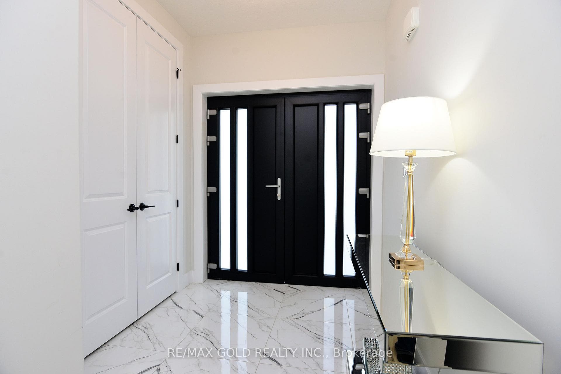 86 Grandville Circle photo 4