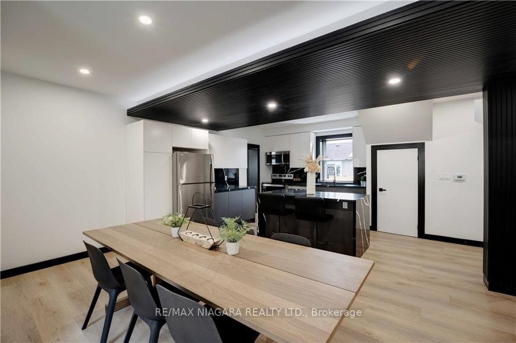 213 Kent Street photo 8