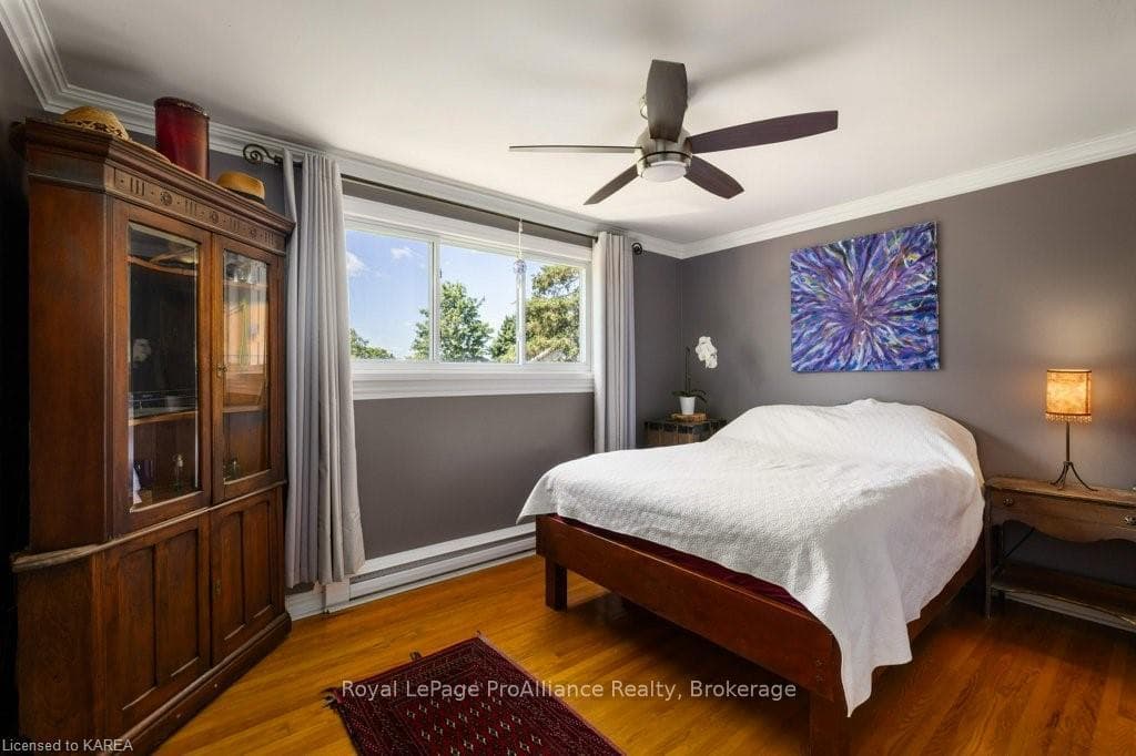 671 SUSSEX Boulevard photo 24