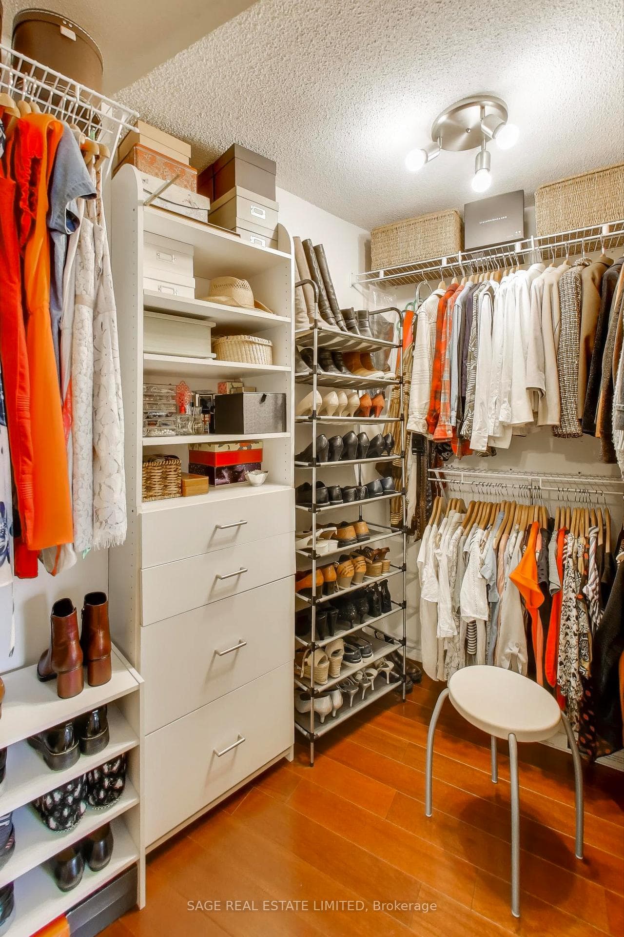 Walk-in Closet