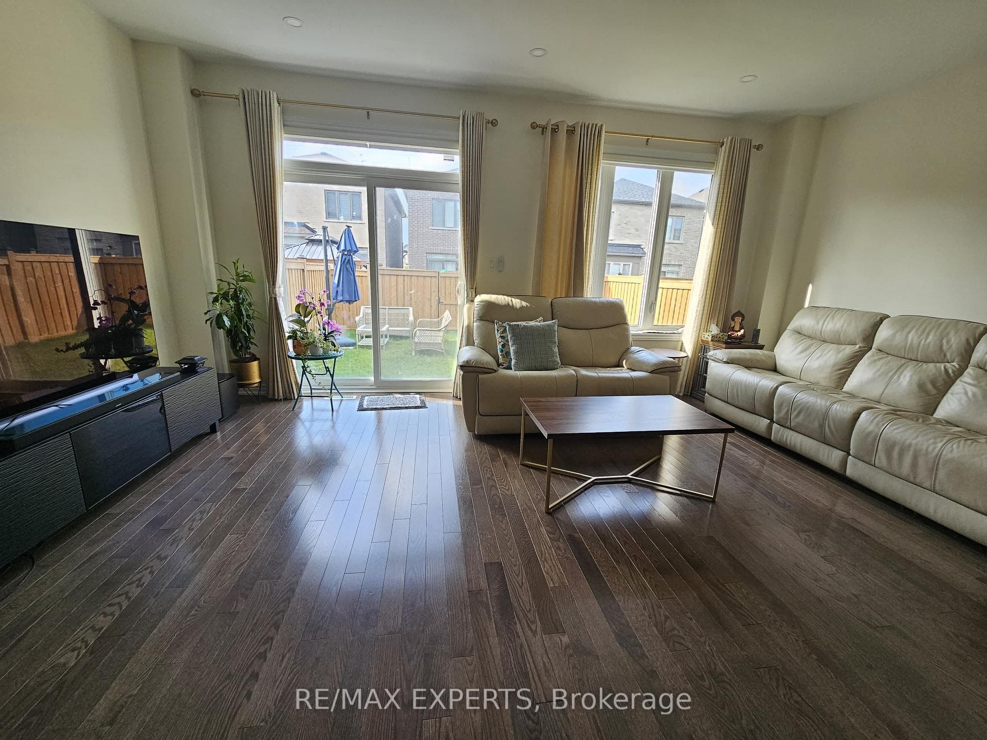 88 Ogston Crescent photo 4