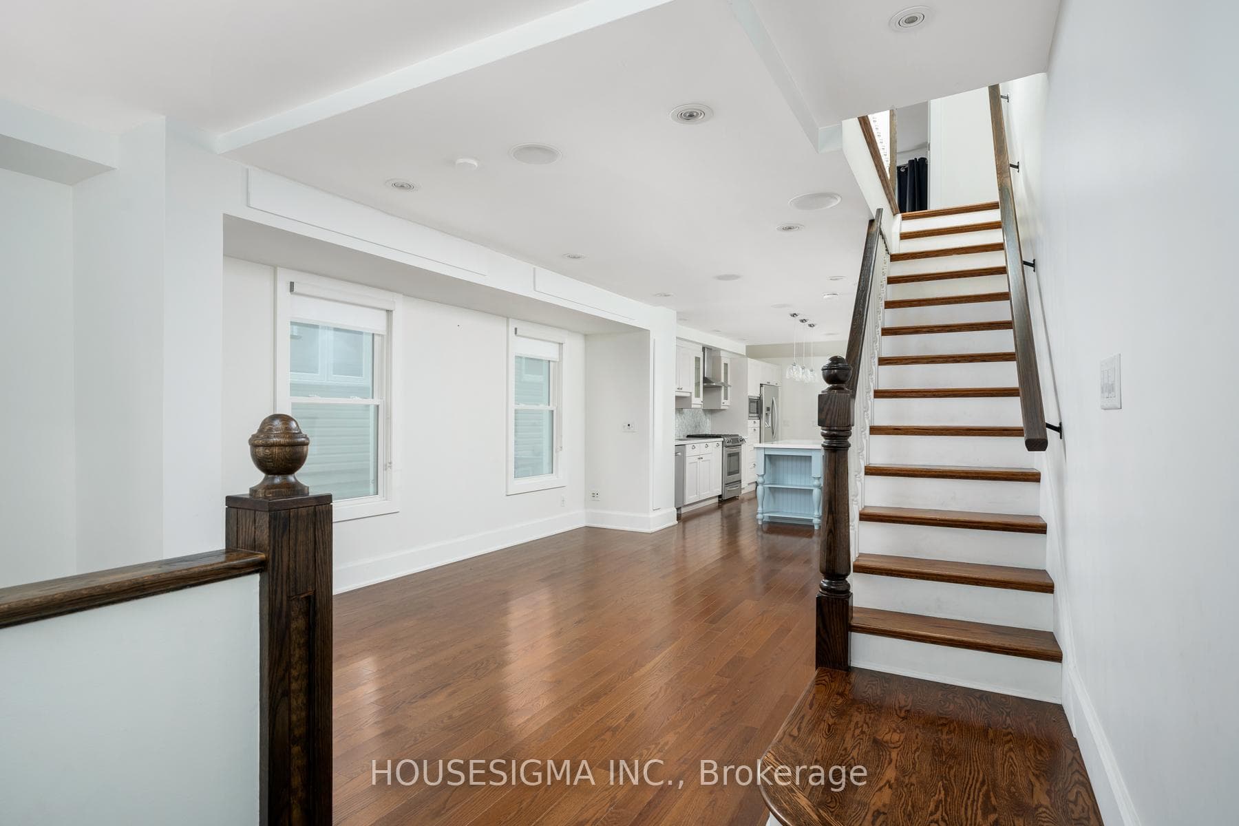 334 Riverdale Avenue Unit Upper photo 2