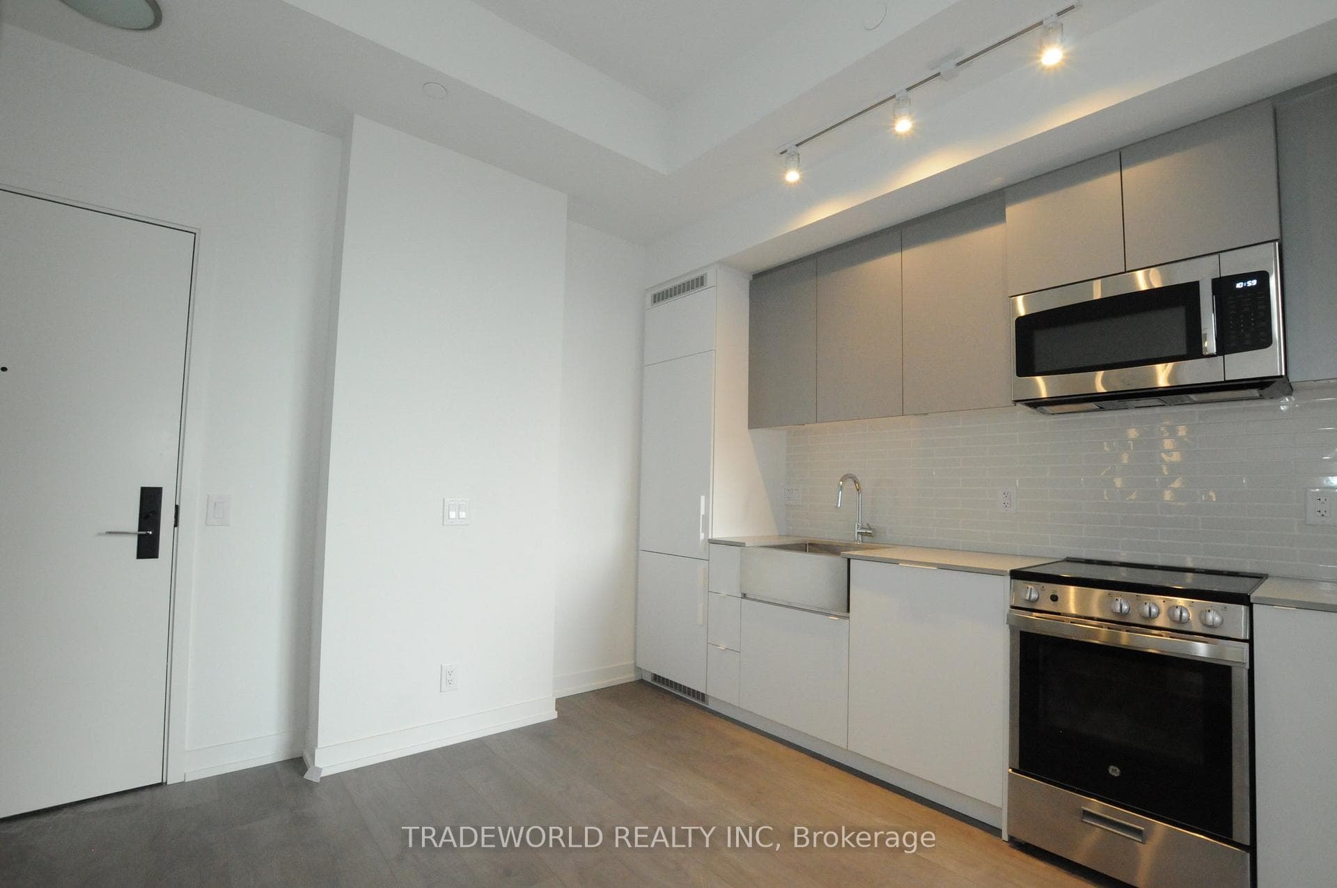 270 Dufferin Street Unit 415 photo 7