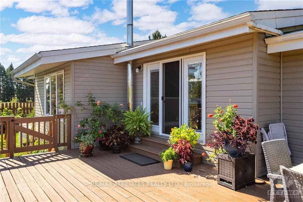 281 SOUTH GOWER Drive photo 21