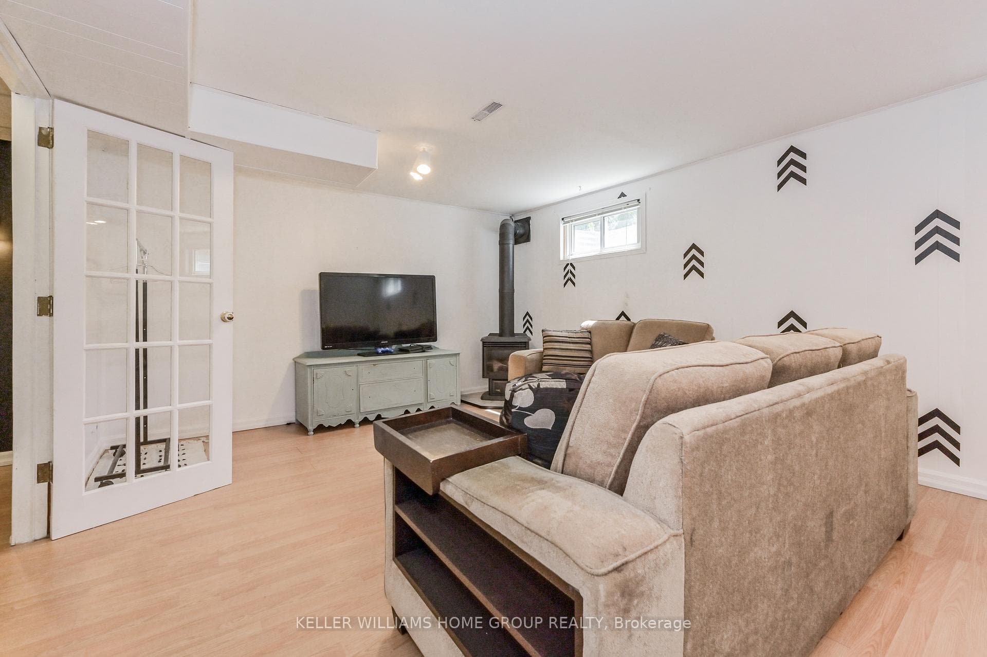 422 Forfar Street photo 29