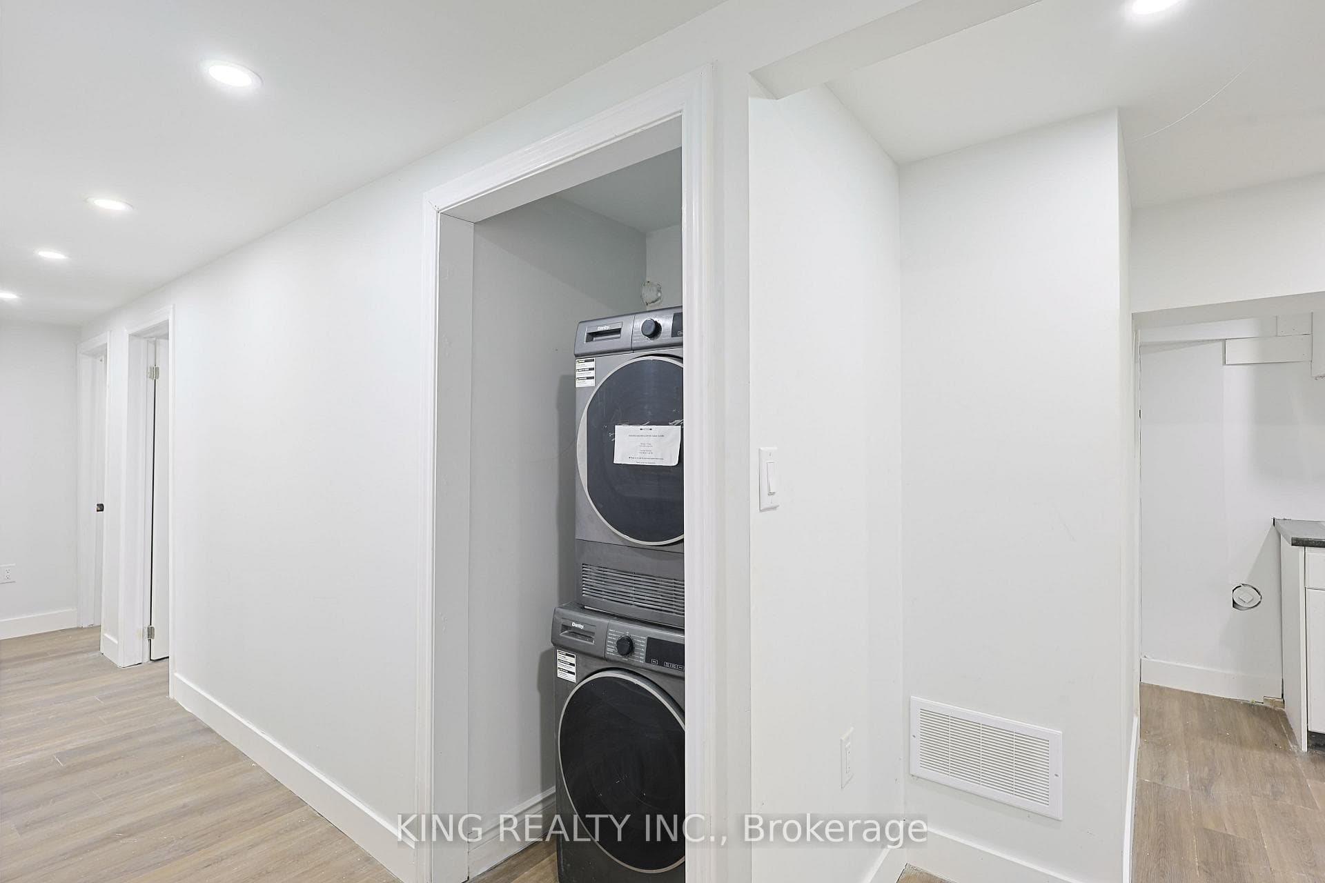 54 Tweedsmuir Avenue photo 31