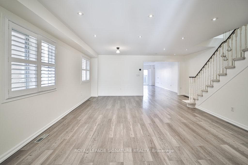living room, facing entry to kitchen