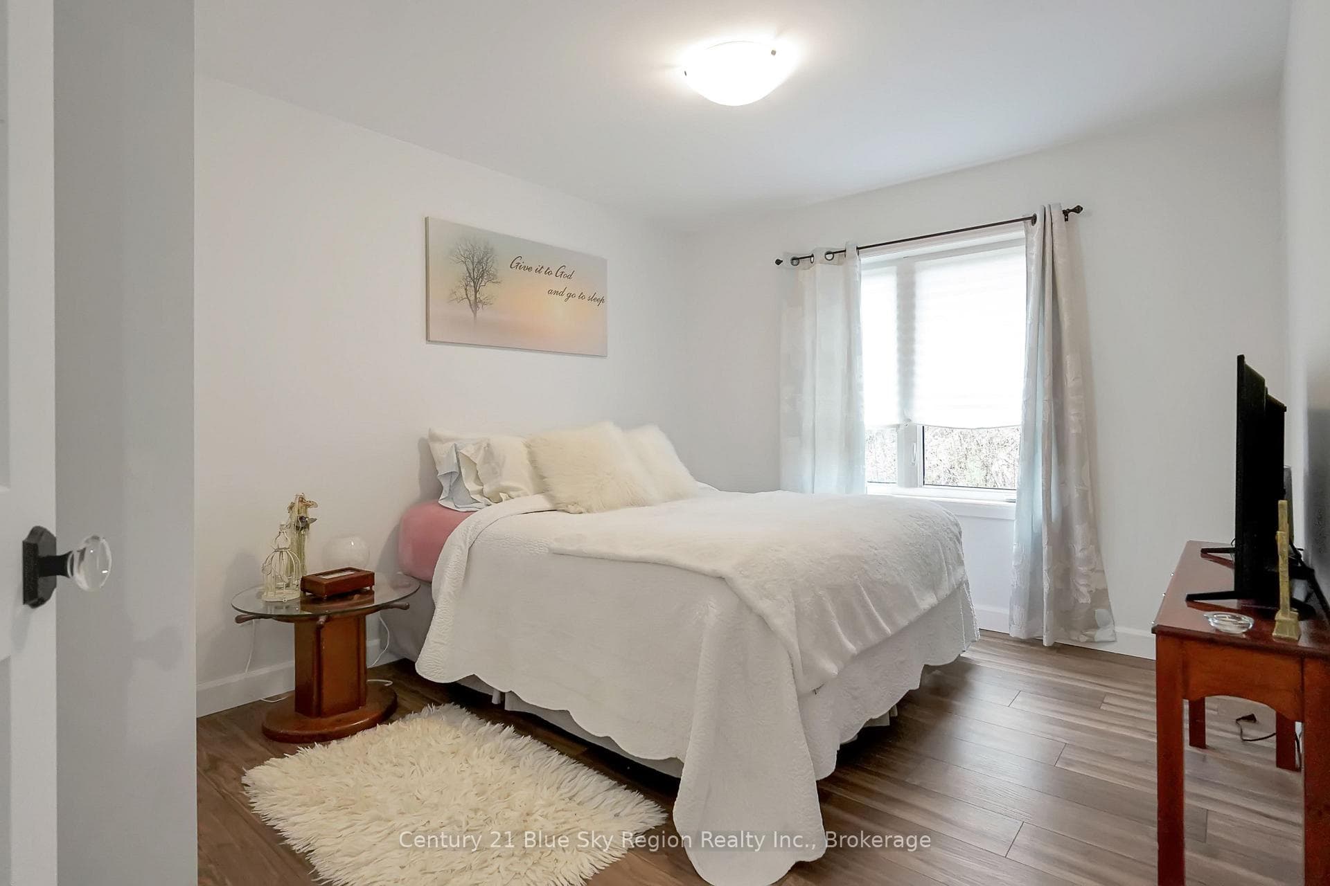 104 GREENWOOD Drive photo 38