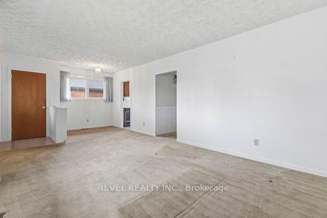 14 Masefield Crescent photo 7
