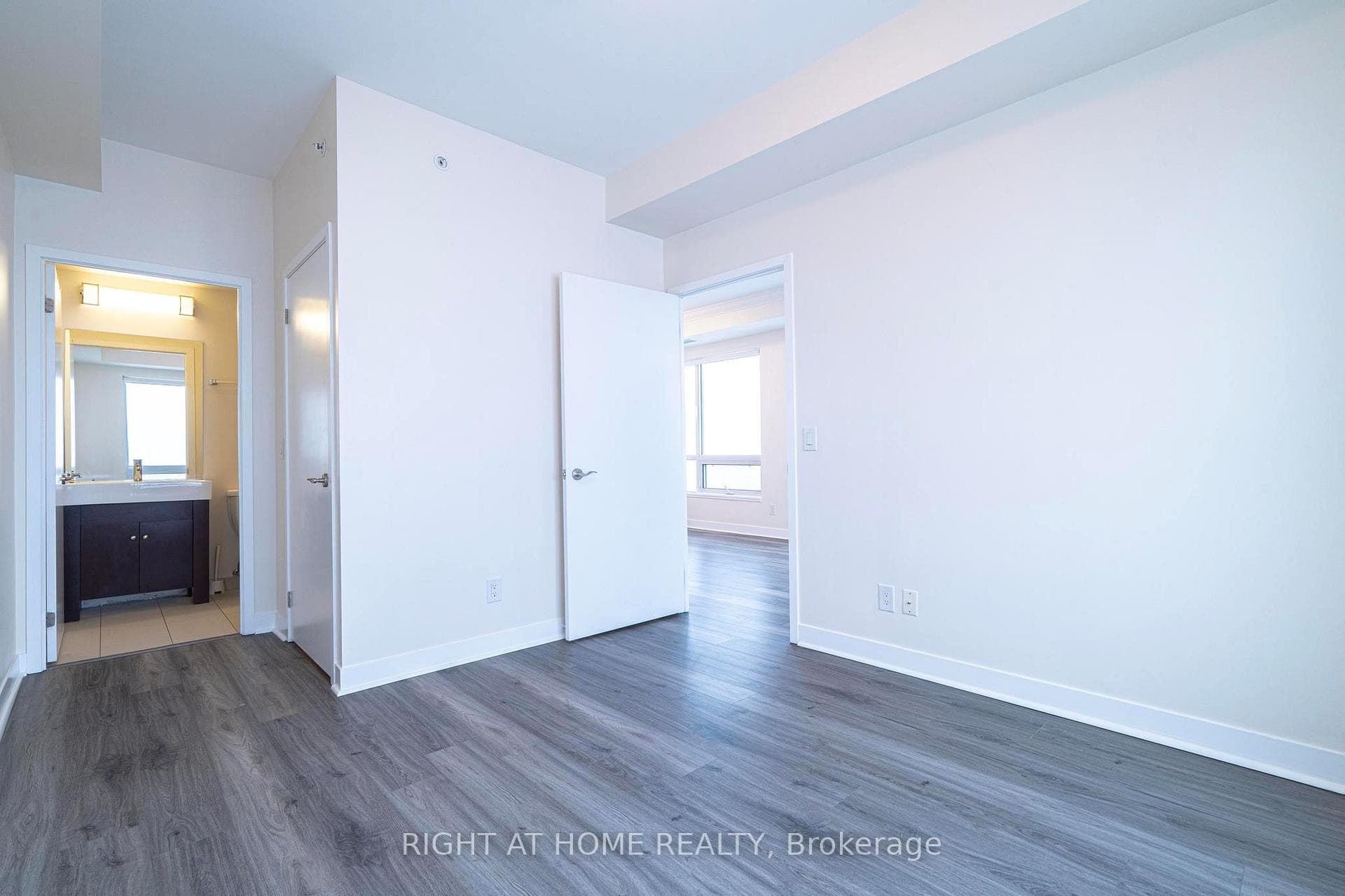 840 Queens Plate Drive Unit 1402 photo 17