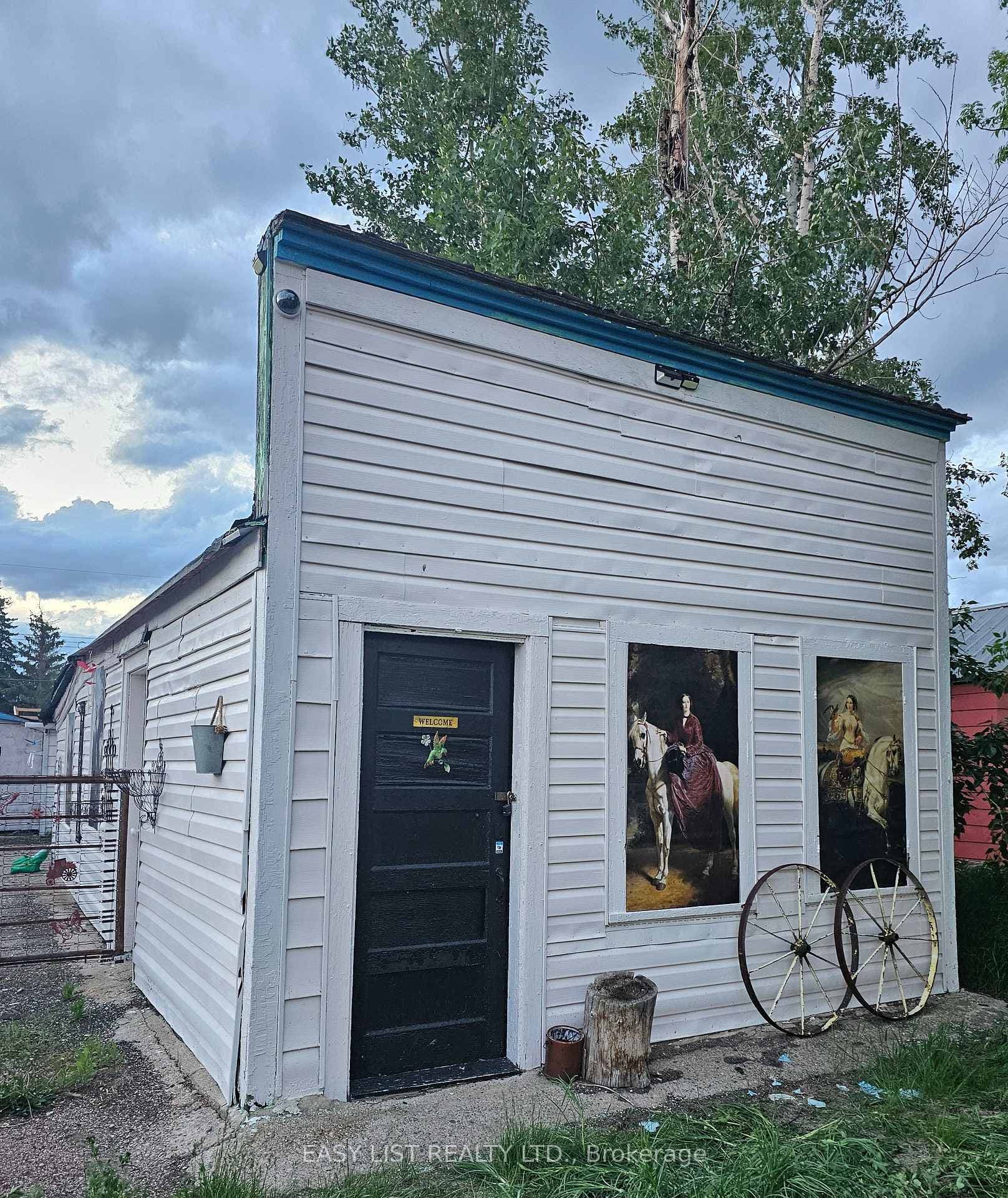 30 McKenzie Avenue photo 3