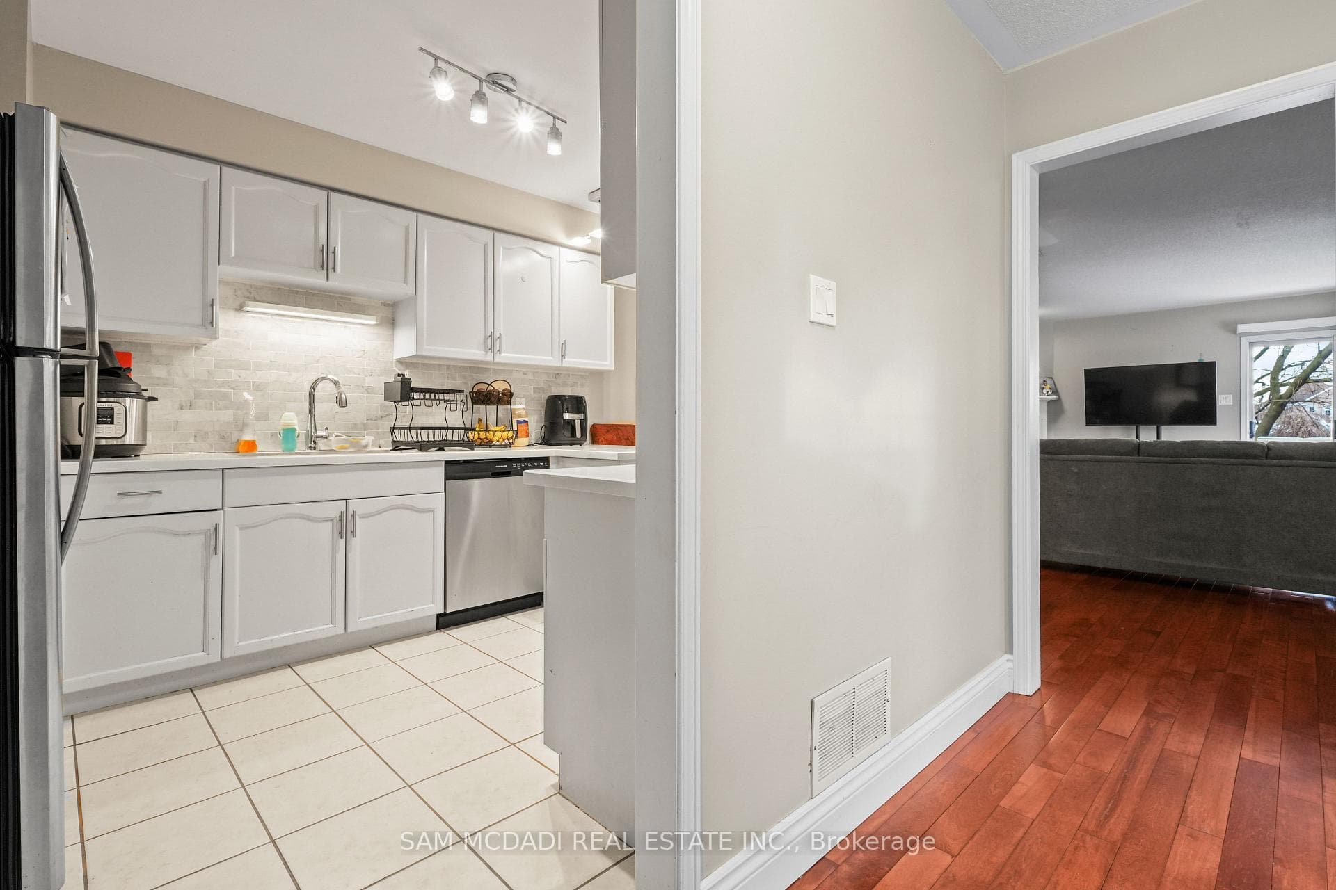1073 Gabriel Place photo 9