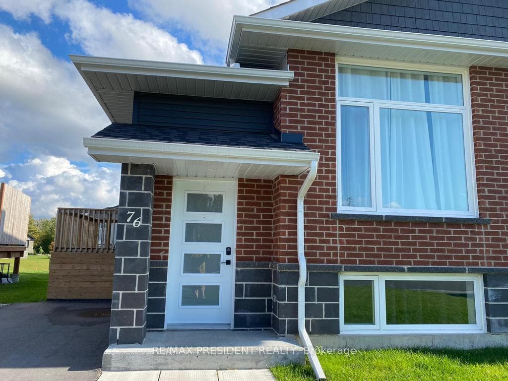 76 Cameron Crescent photo 1