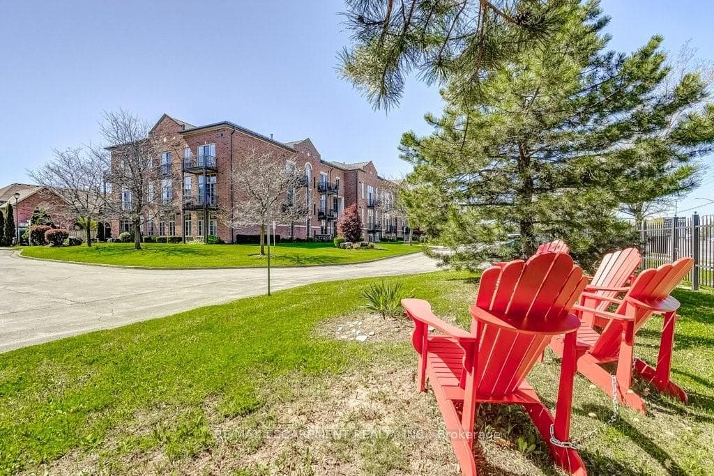 262 Dundas Street Unit 307 photo 20