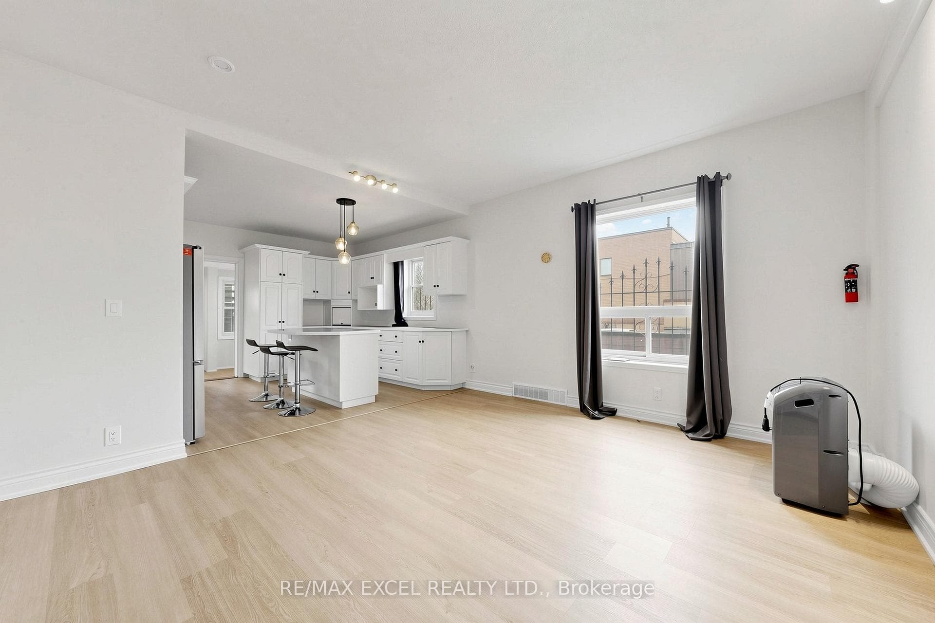 259 Victoria Avenue Unit Main photo 3