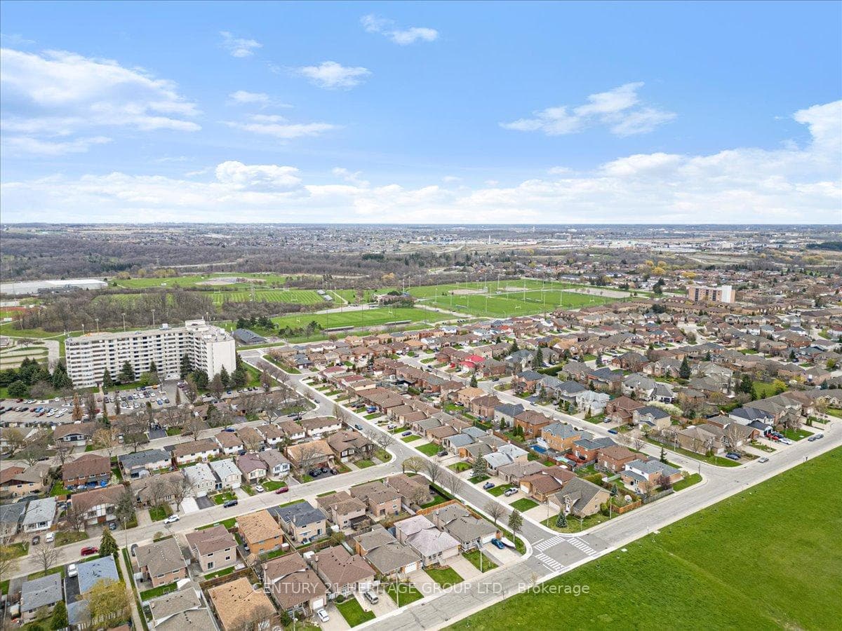 86 MARKSON Crescent photo 36