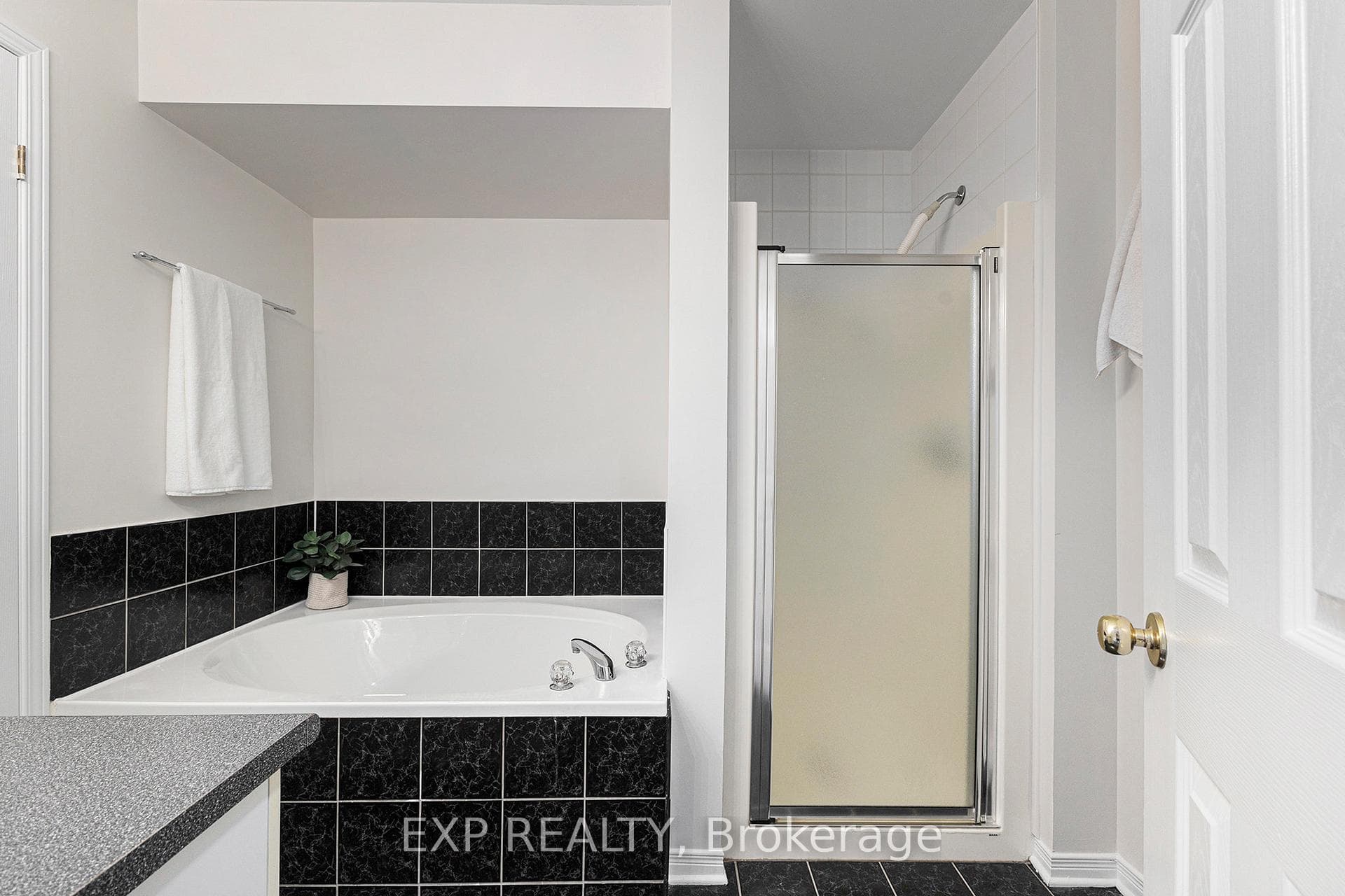 45 Manhattan Crescent photo 18