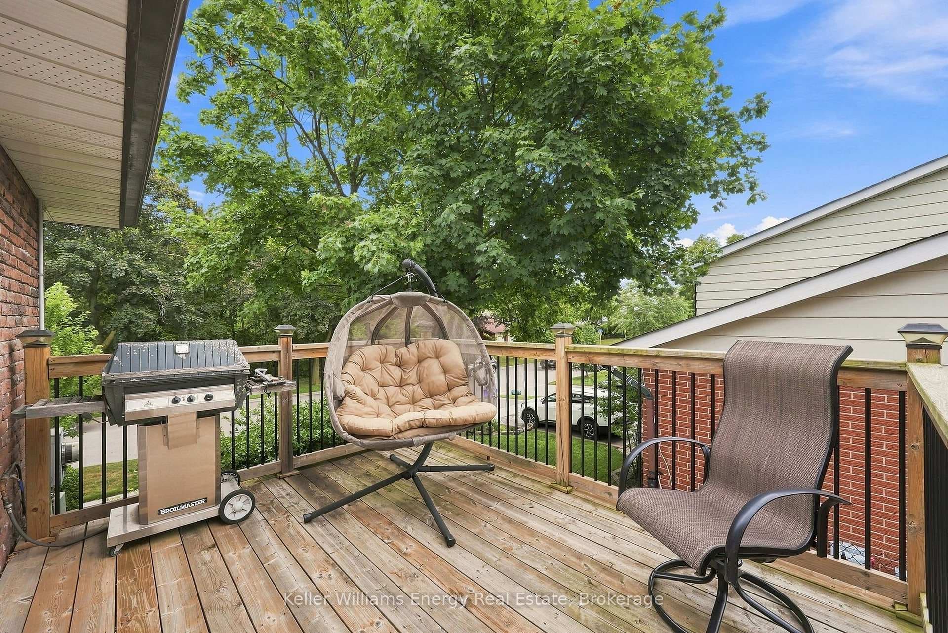 510 Charrington Avenue photo 32