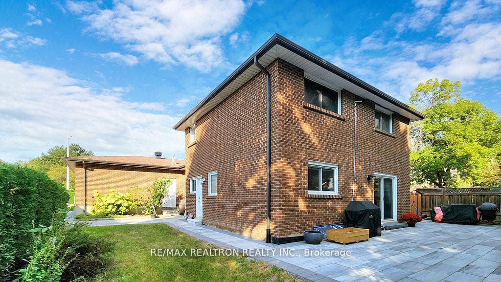 2 Innis Crescent photo 35