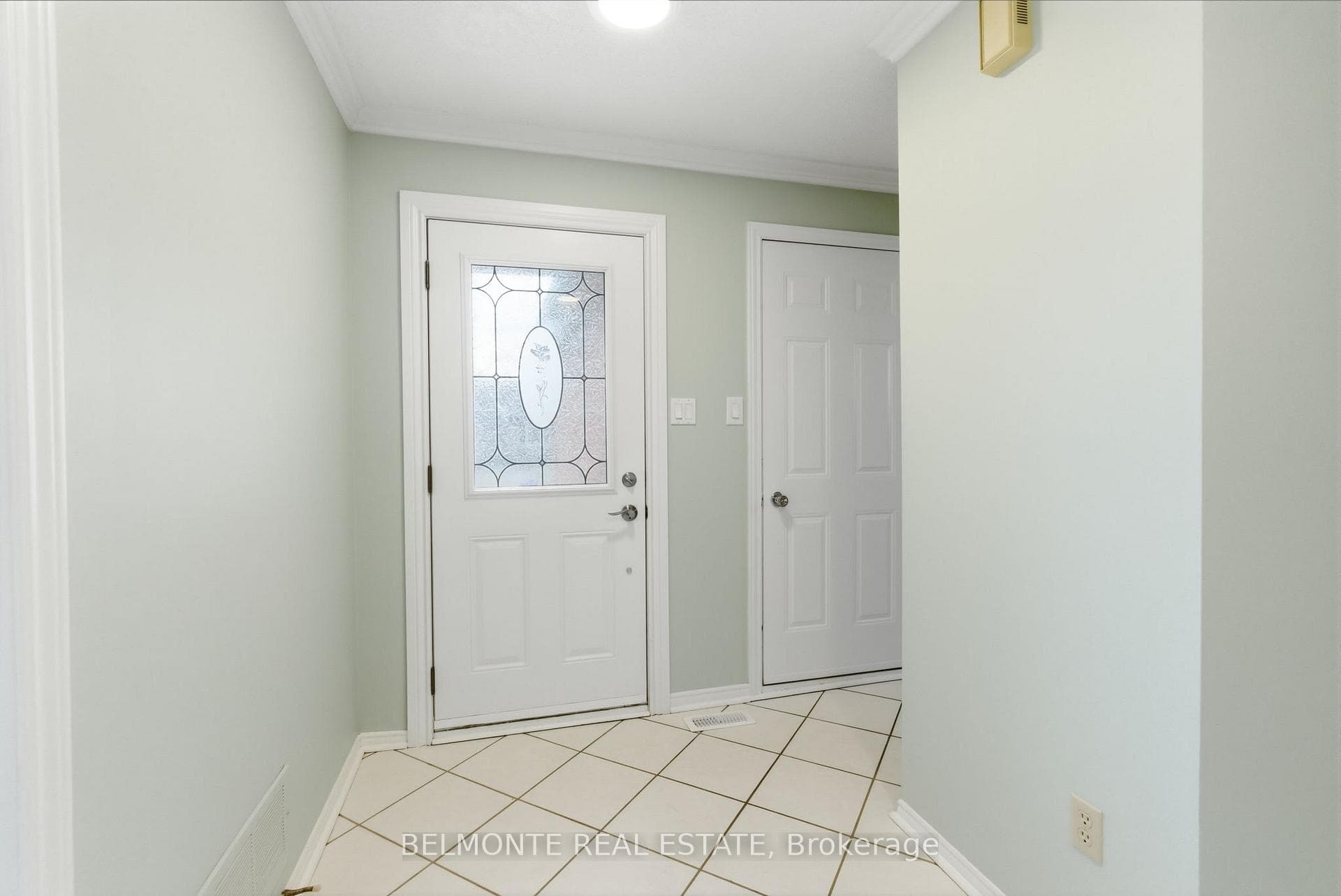 888 Lavis Court photo 4