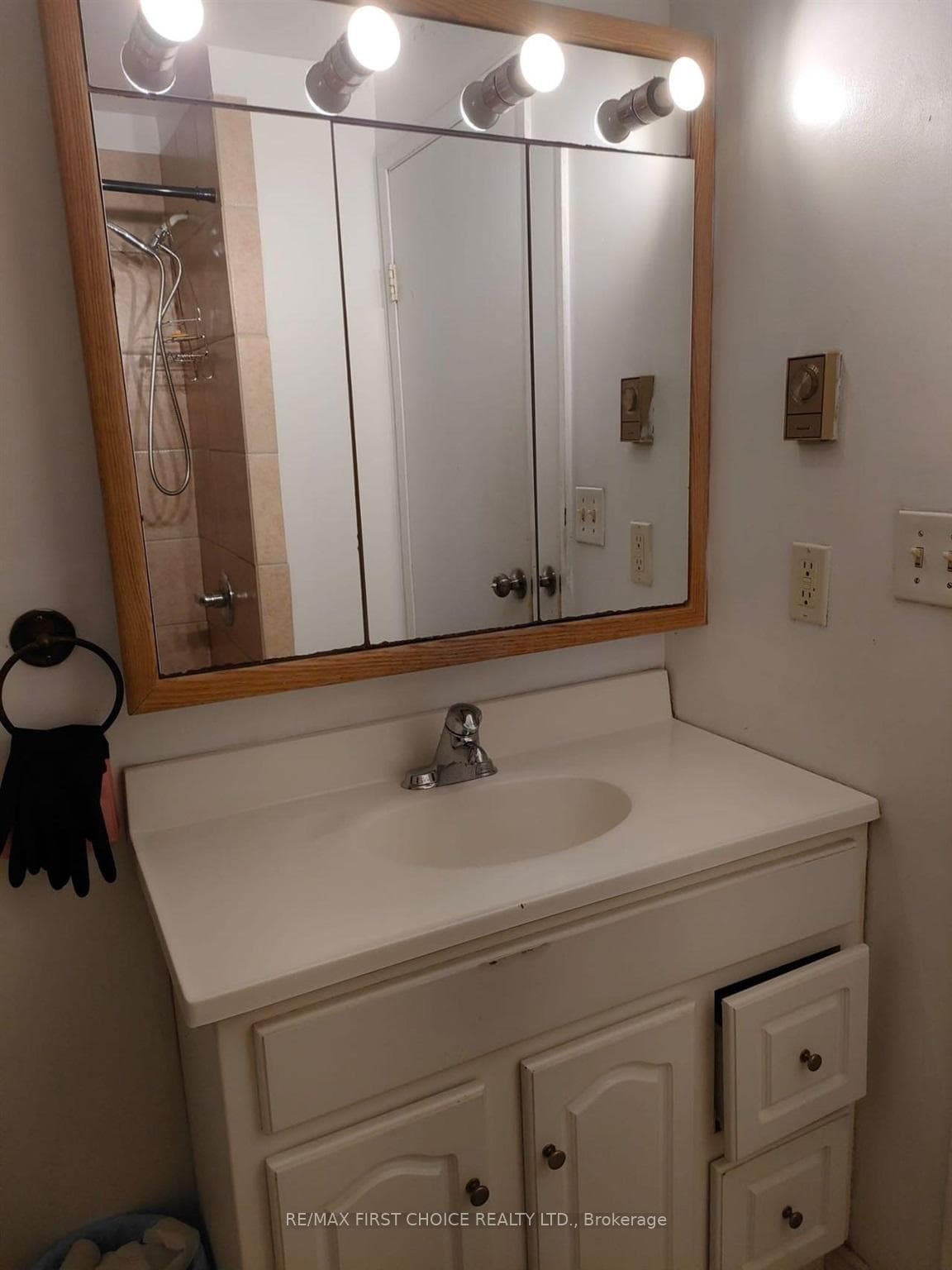 584 Pasteur Road photo 14