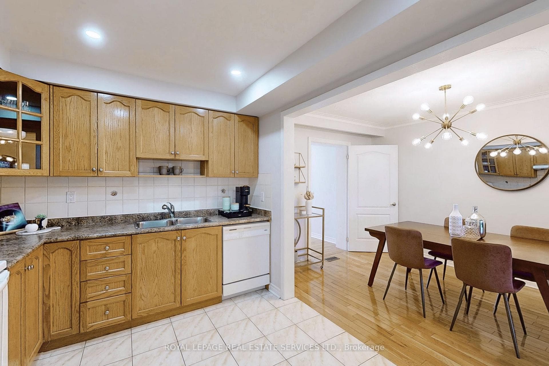 550 Westmount Avenue photo 12