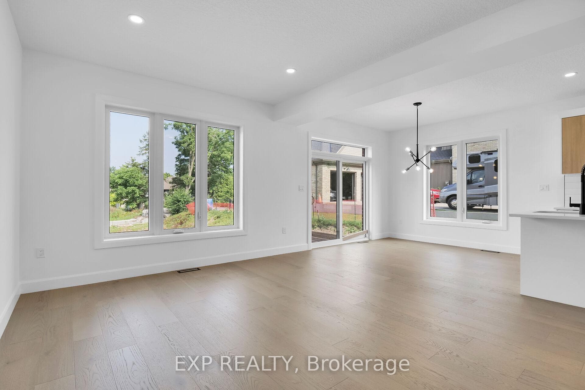424 Old Wonderland Road photo 7