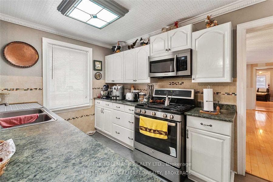 5440 Yonge Street photo 3