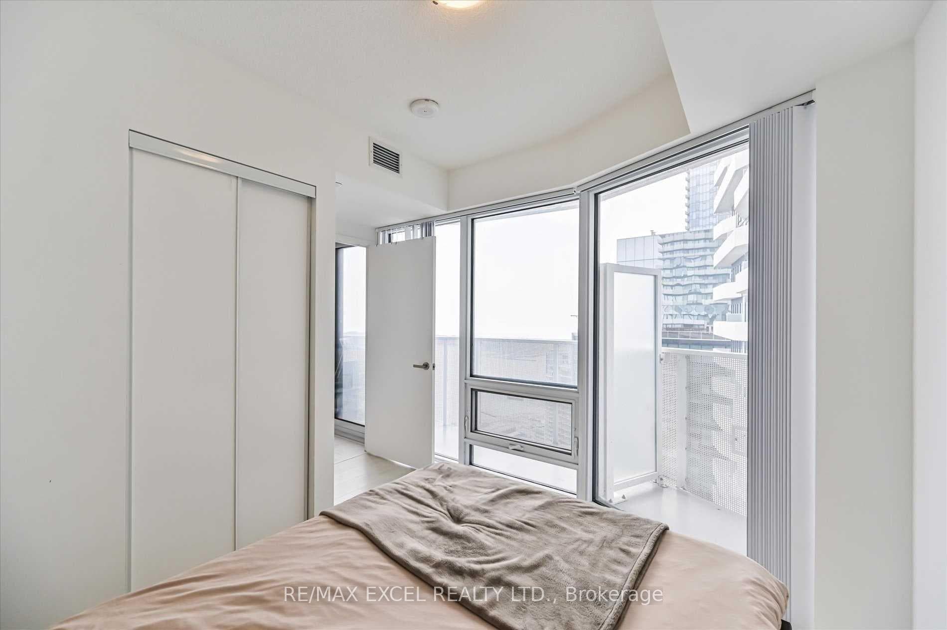 88 Harbour Street Unit 4801 photo 18