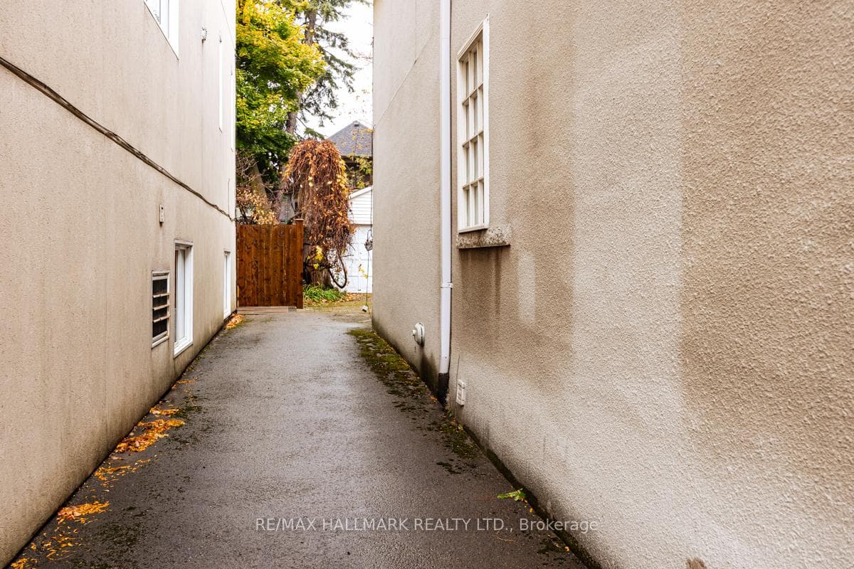 106 Roslin Avenue photo 30