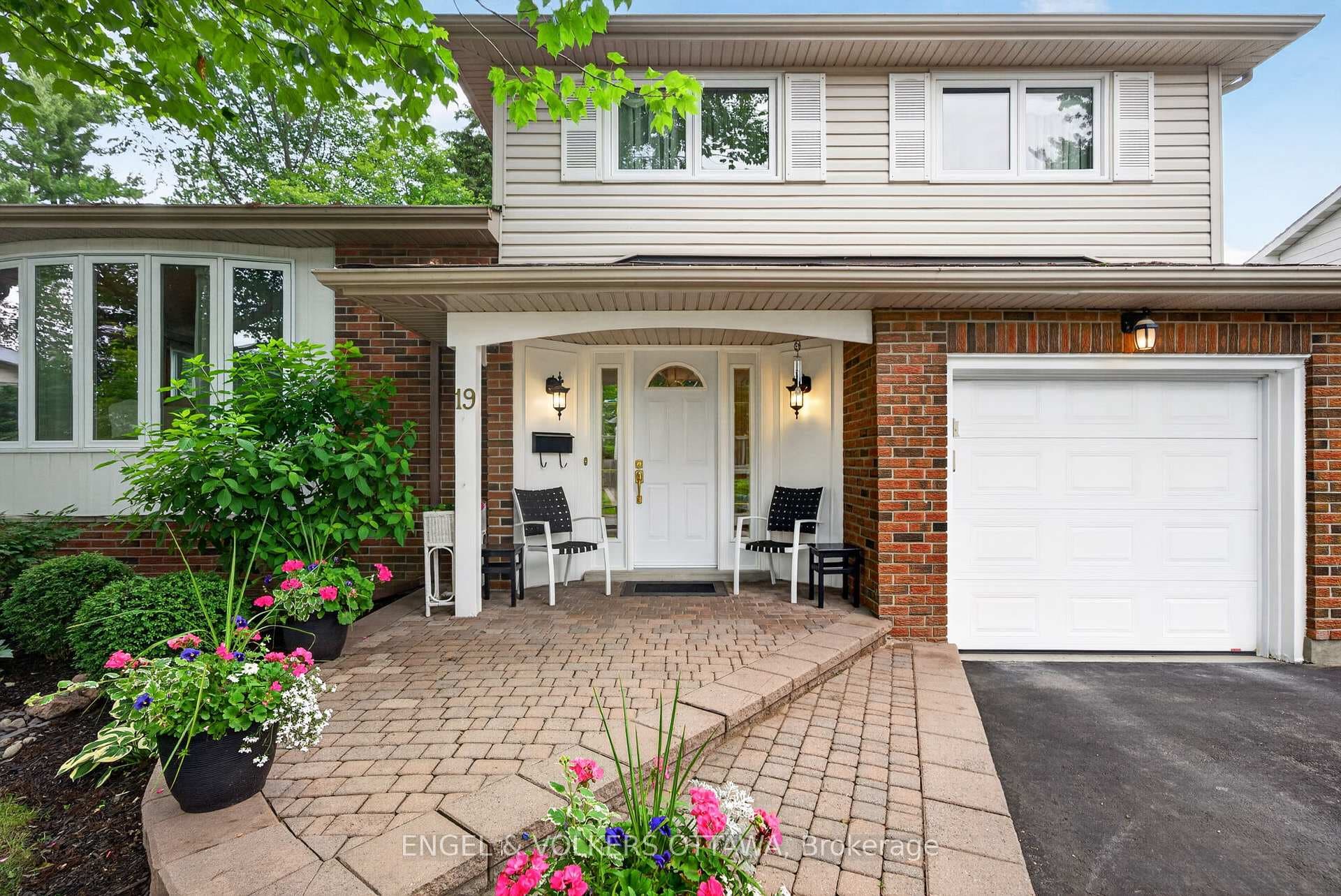 19 Woodhill Crescent photo 2