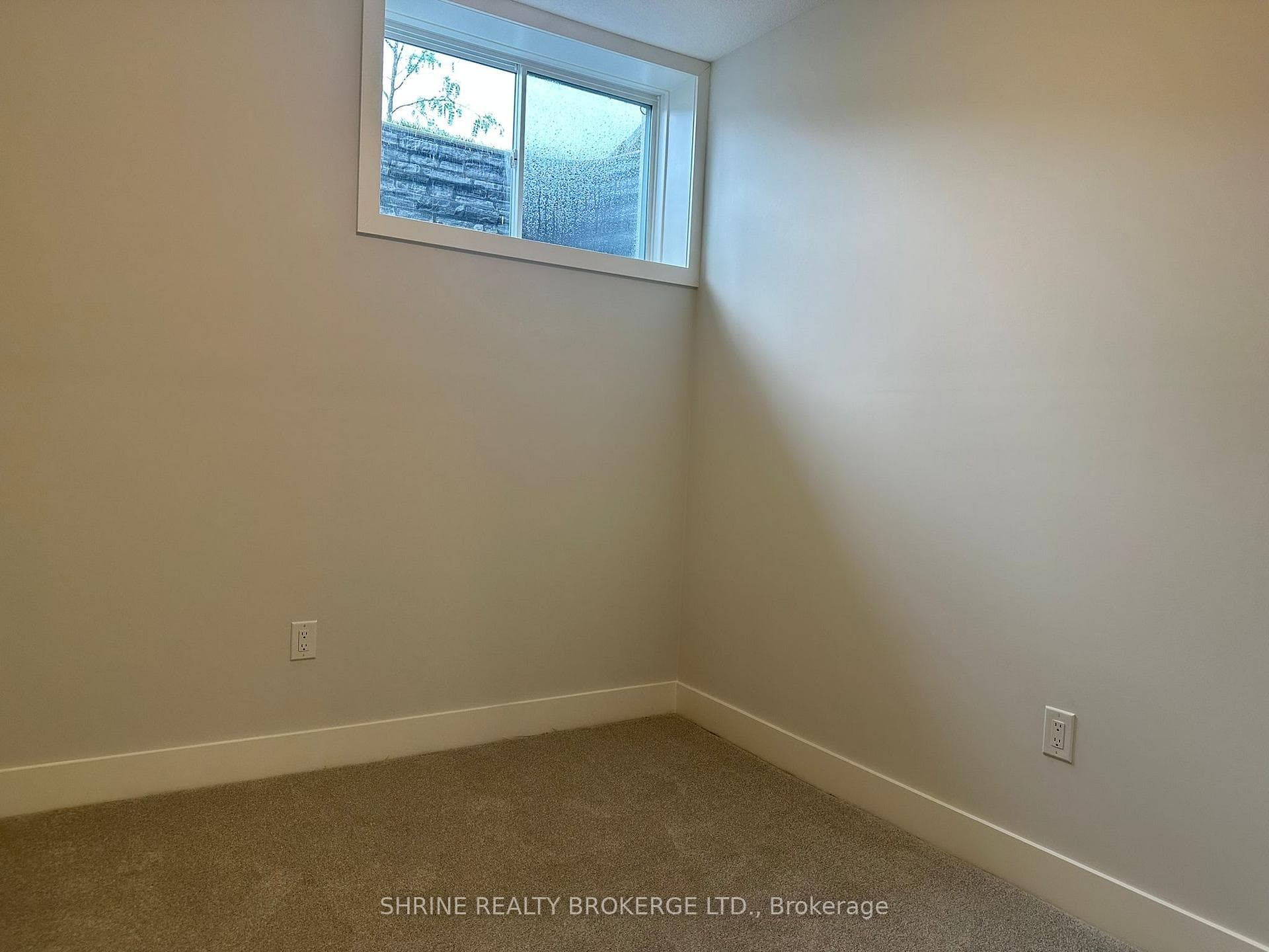 990 Deveron Crescent Unit 1 photo 14