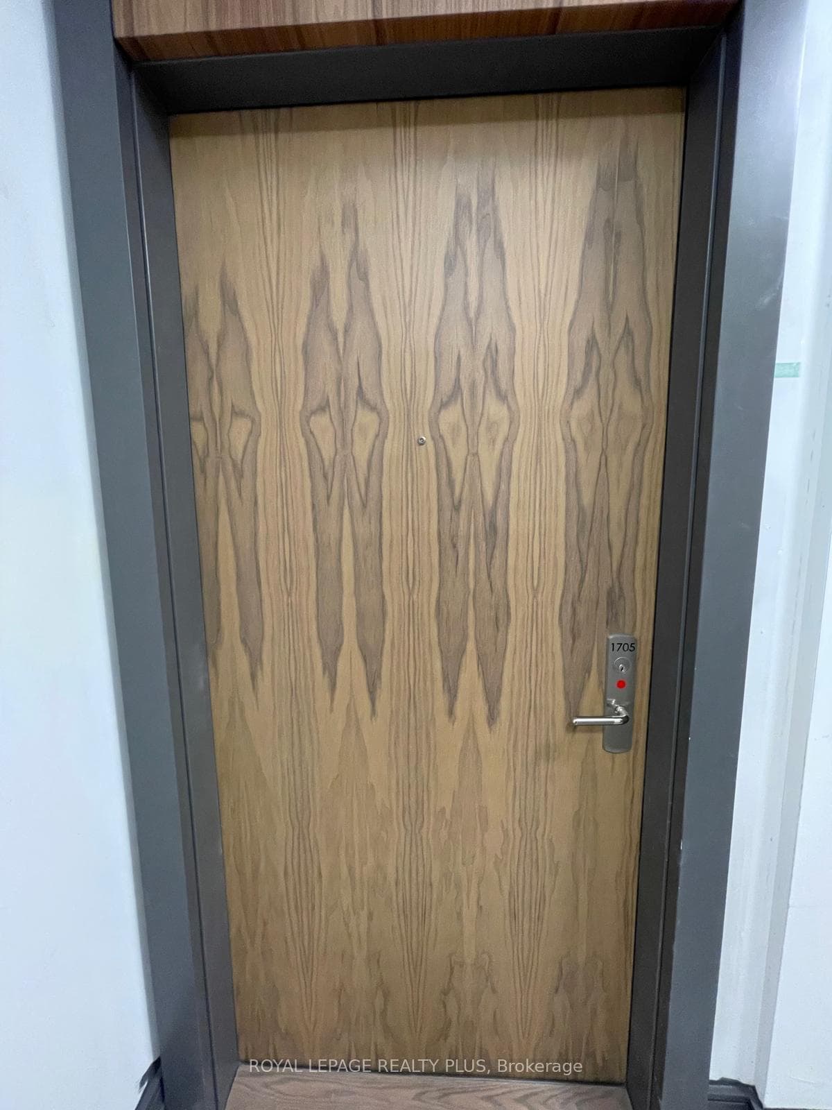 27 Korda Gate Unit 1705 photo 2