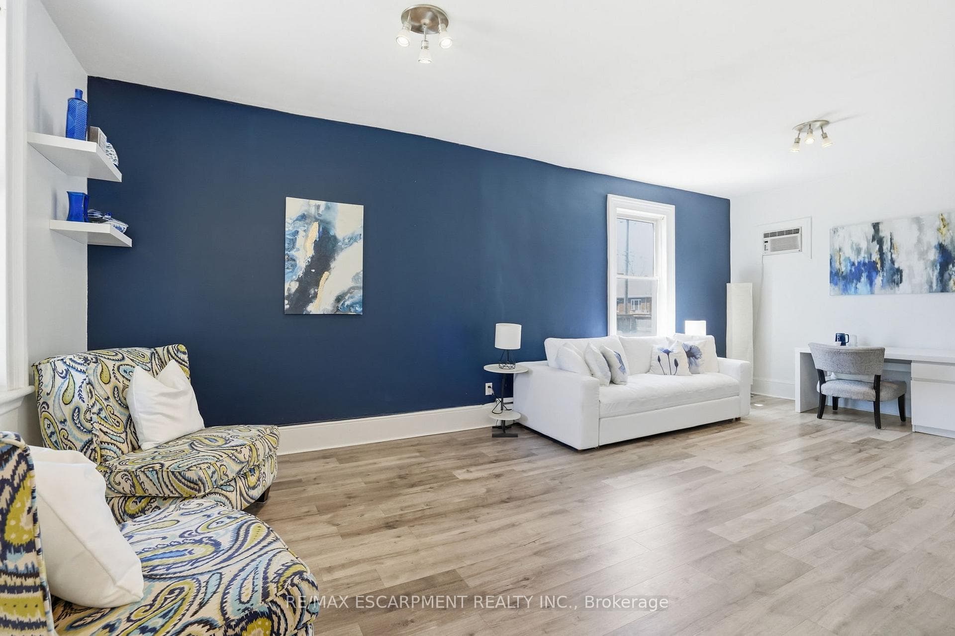 73 Sherwood Drive photo 3