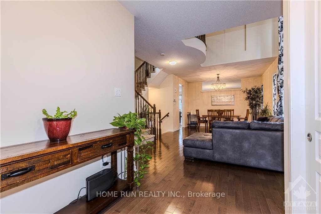 303 KIPPEN Place photo 3