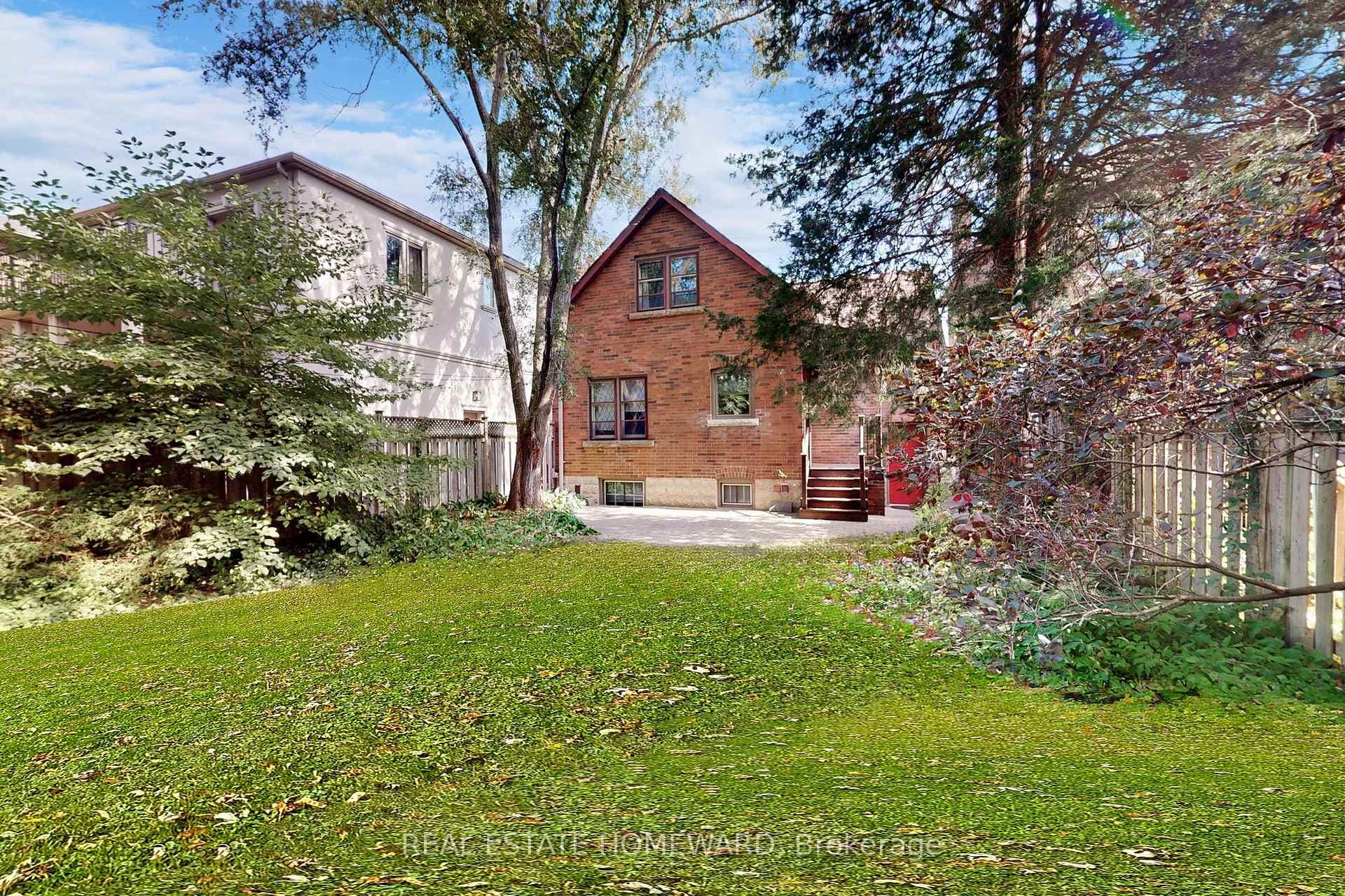 250 Grenview Boulevard photo 37