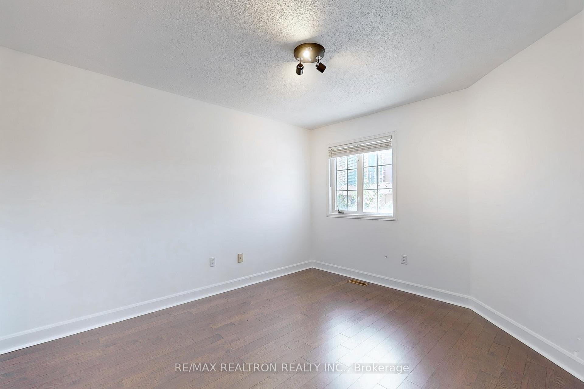 211 Red Maple Road photo 30