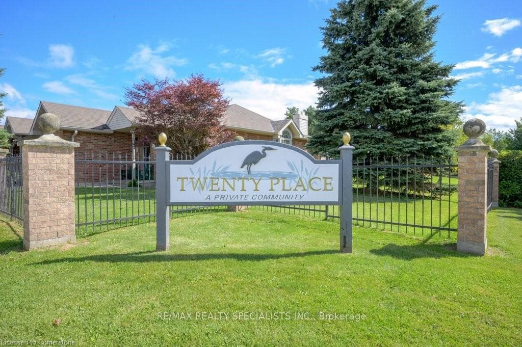 11 TWENTYPLACE Boulevard Unit 28 photo 4