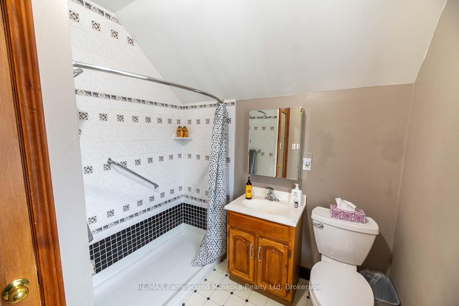 156 Ontario Street photo 20