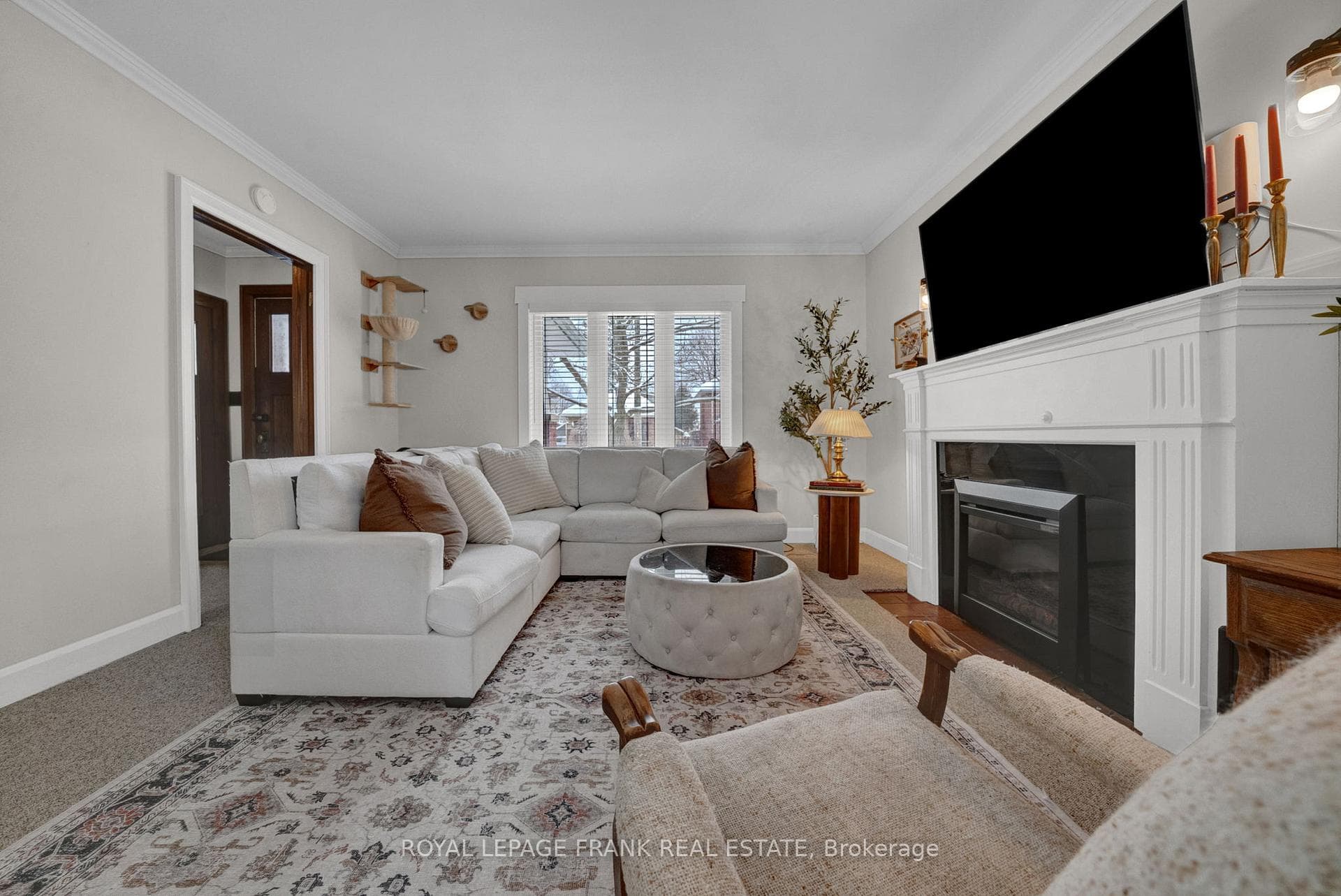86 Roxborough Avenue photo 8