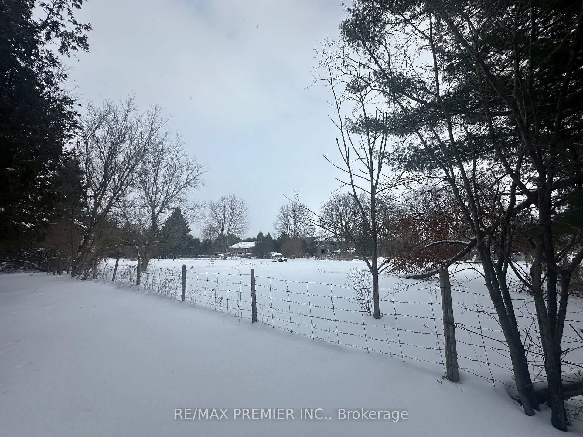 106LT B Victoria Road photo 3