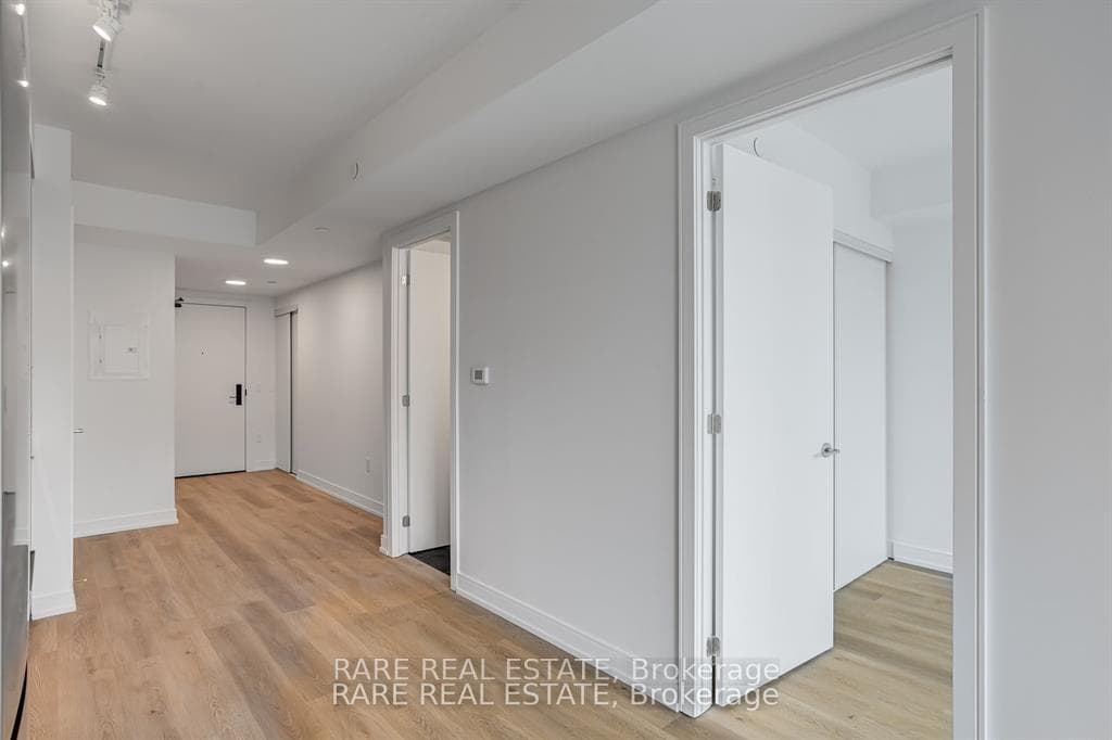 1 Jarvis Street Unit 802 photo 3