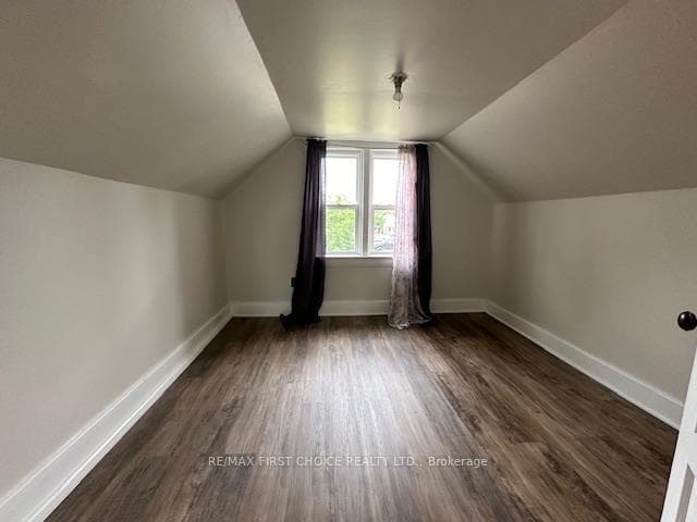 102 Machar Avenue photo 11