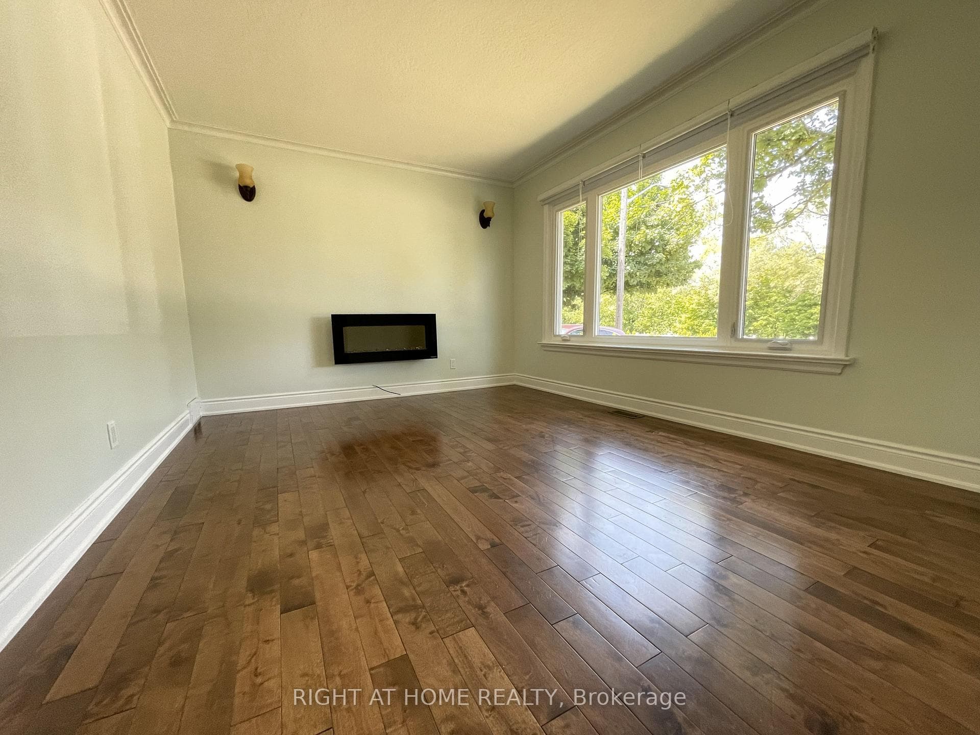230 Martin Grove Road photo 8