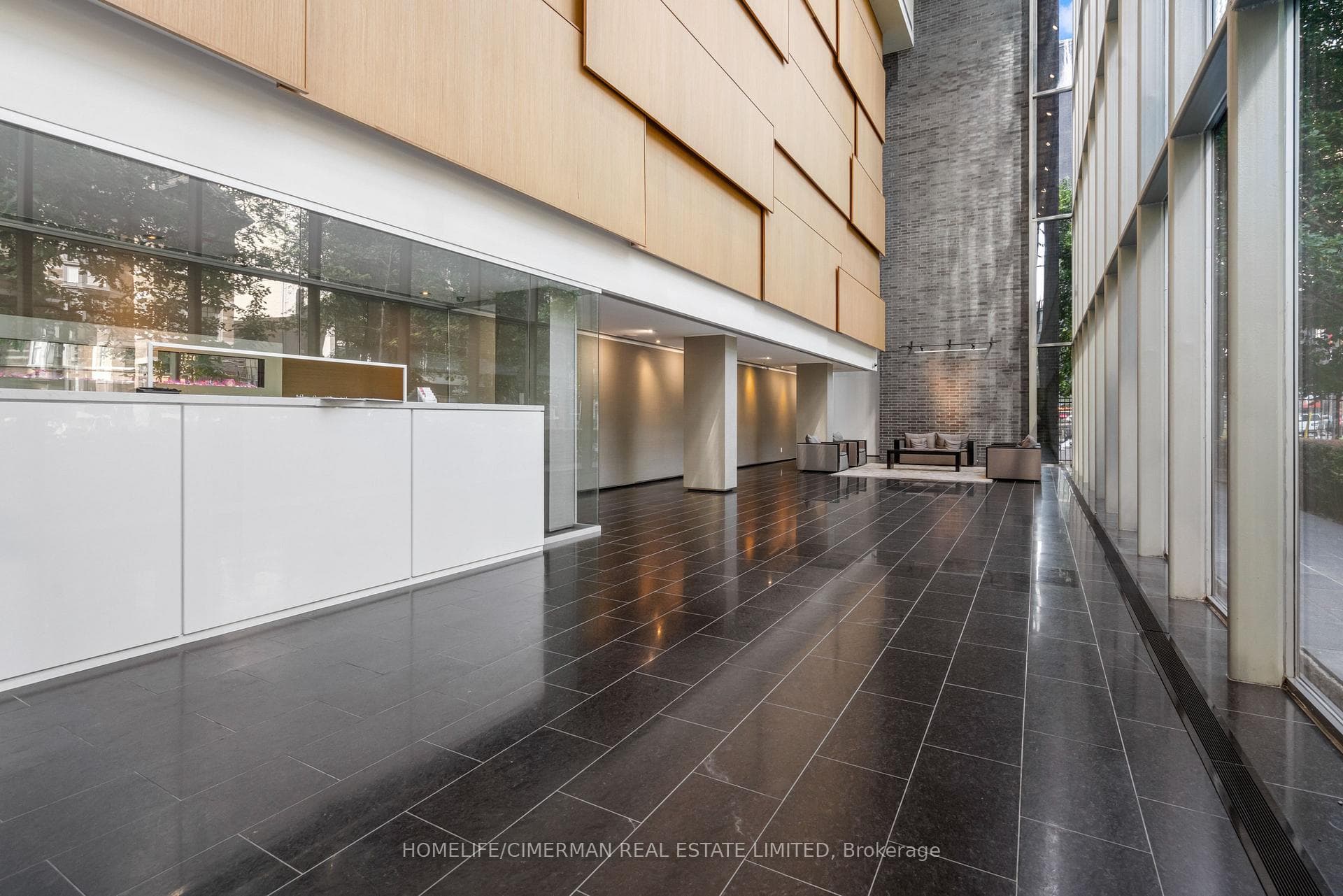 Lobby With Security/Concierge