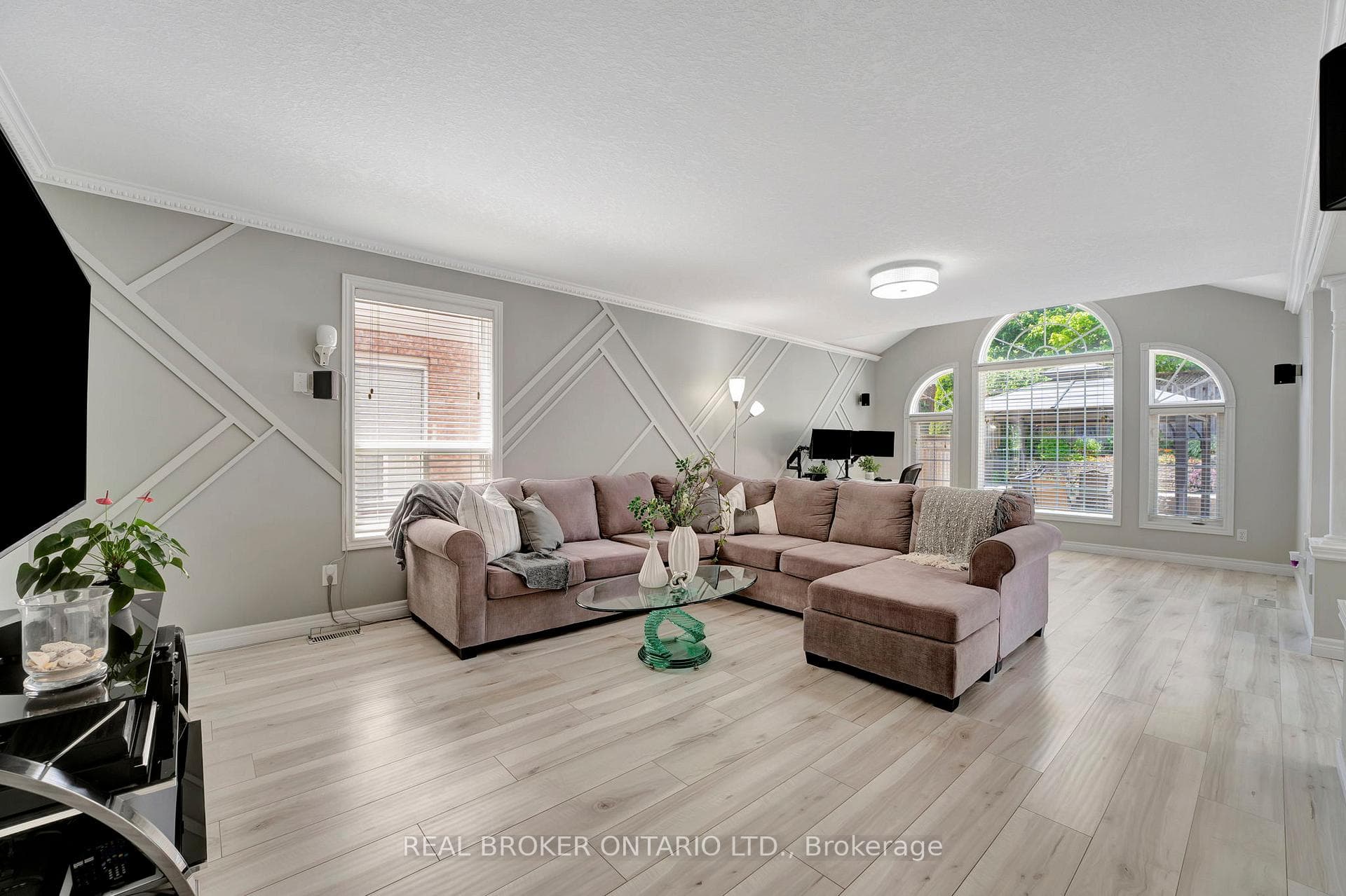 35 Dubrick Crescent photo 6