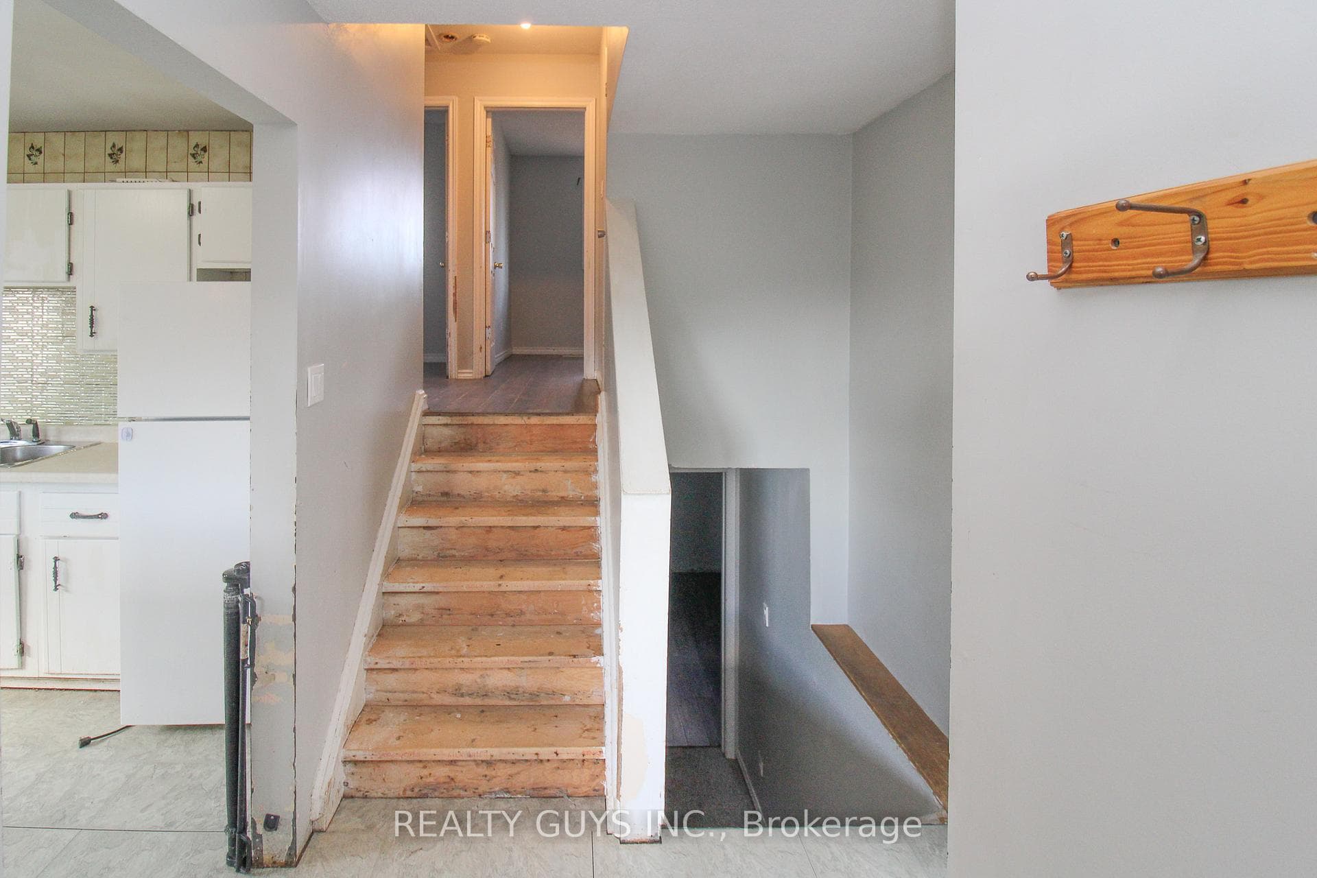 290 Mcfarlane Street photo 17